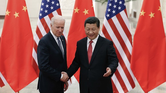 Joe Biden und Xi Jinping 2013 in Peking.