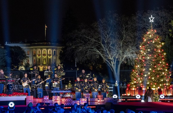 epa09617782 The National Christmas Tree is seen with the illuminated White House during the 2021 National Christmas Tree lighting ceremony on the Ellipse in Washington, DC, USA, 02 December 2021. EPA/ ...