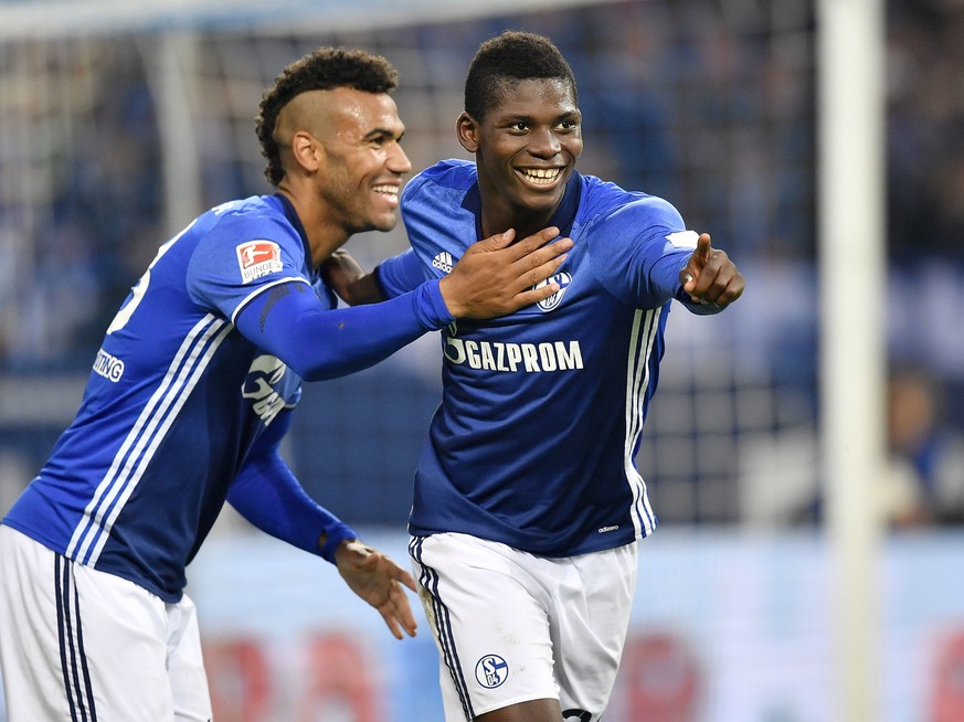 Schalke&#039;s Breel Embolo, right, celebrates after scoring his side&#039;s 2nd goal with his teammate and scorer of Schalke&#039;s first goal, Eric Maxim Choupo-Moting, left, during the German Bunde ...