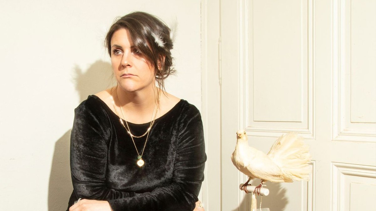 Tiphanie Bovay-Klameth présente Paix, une pièce qui met en scène une communauté hétérogène qui, durant son temps libre, s’efforce de créer un spectacle amateur autour d’un thème ambitieux: «La paix».