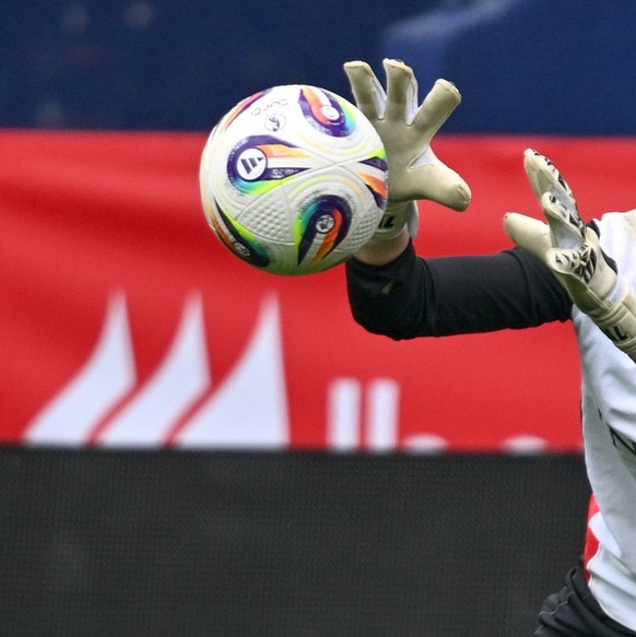 MD-1 TRAINING SPAIN VS BELGIUM goalkeeper Femke Bastiaen 12 of Belgium pictured during the matchday -1 training ahead of a game between the national teams of Span and Belgium, called the Red Flames on ...
