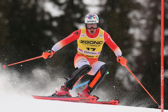 Switzerland's Daniel Yule speeds down the course during an alpine ski, men's World Cup slalom, in Alta Badia, Italy, Monday, Dec. 22, 2025. (AP Photo/Alessandro Trovati)
Italy World Cup Alpi ...