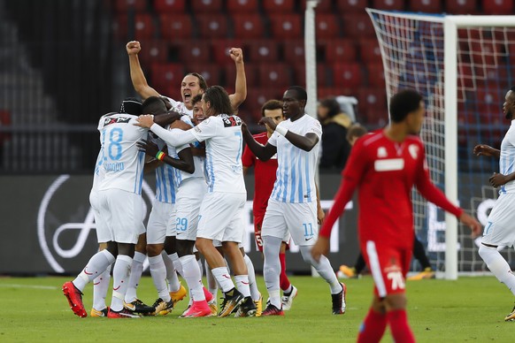 Die Zuercher Spieler jubeln nach dem Tor zum 1:0, waehrend dem Fussball Meisterschaftsspiel der Super League zwischen dem FC Zuerich und dem FC Sion, am Donnerstag, 10. August 2017, im Letzigrund in Z ...