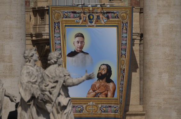 The tapestry depicting Titus Brandsma (1881-1942), top, and Lazzaro alias Devasahayam (1712-1752) hangs in St. Peter&#039;s Square at The Vatican, Sunday, May 15, 2022, during their canonization mass  ...
