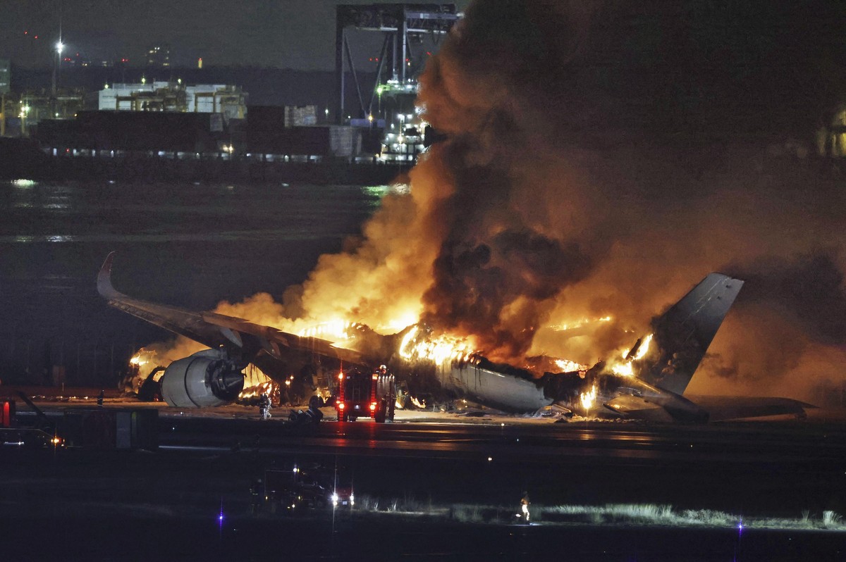 Cet avion a pris feu sur le tarmac de l'aéroport de Tokyo-Haneda.