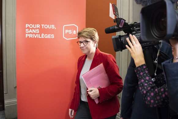 Bundesratskandidatin Viola Amherd, CVP-VS, auf dem Weg zum Hearing bei der SP-Fraktion, am Dienstag, 4. Dezember 2018 am Rand der Wintersession der Eidgenoessischen Raete. Die Wahl des neuen Bundesrat ...