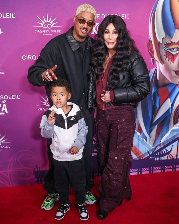Cirque du Soleil s KOOZA Red Carpet Premiere SANTA MONICA, LOS ANGELES, CALIFORNIA, USA - OCTOBER 24: Slash Electric Alexander Edwards, Alexander Edwards and Cher arrive at Cirque du Soleil s KOOZA Re ...
