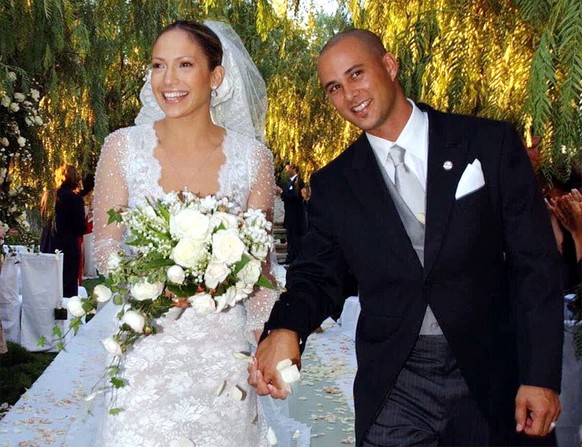 Hier heiratet Jennifer Lopez gerade ihren Choreografen und Tänzer Chris Judd.