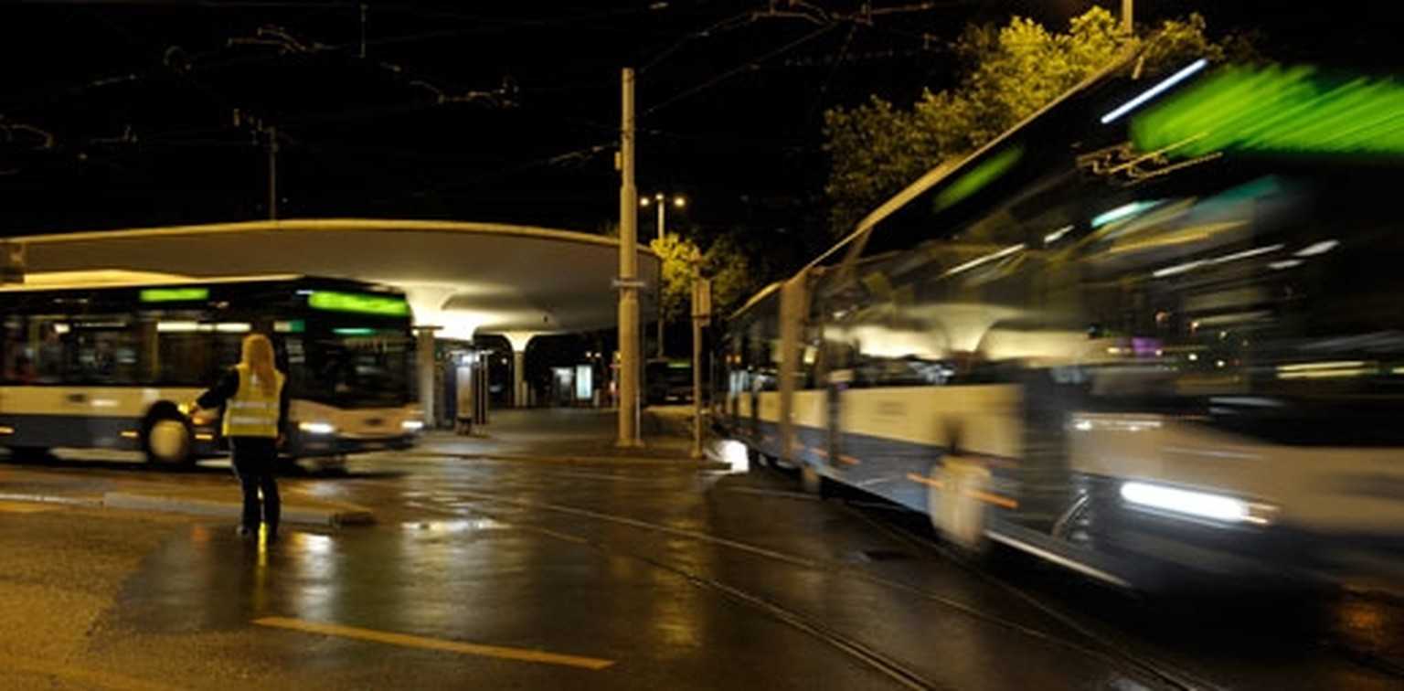 In vielen Städten der Schweiz kommen die Nachtschwärmer sicher mit einem Nachtbus nach Hause.