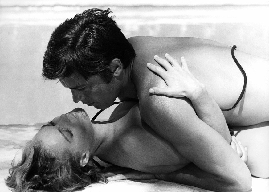 THE SWIMMING POOL, aka LA PISCINE, Romy Schneider, Alain Delon, 1969 Courtesy Everett Collection ACHTUNG AUFNAHMEDATUM GESCHƒTZT PUBLICATIONxINxGERxSUIxAUTxONLY Copyright: xCourtesyxEverettxCollection ...