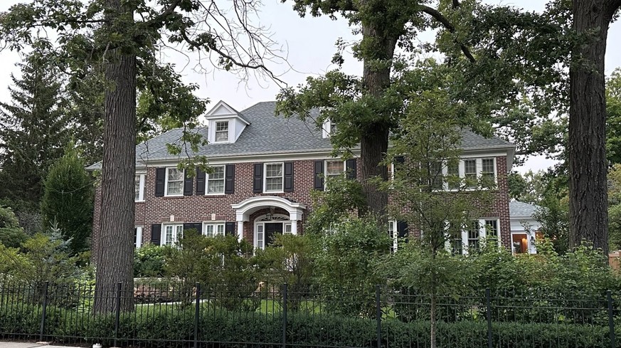 Das Anwesen aus «Kevin – Allein zu Haus» in Chicago steht zum Verkauf: Im Keller gibt es ein Heimkino samt Bar und einen Basketballplatz.