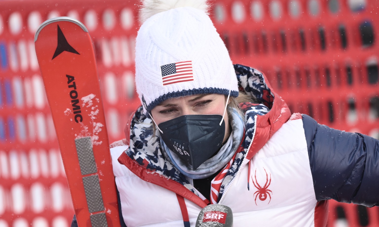 epa09764797 Mikaela Shiffrin of the USA reacts after dropping out during the Women&#039;s Slalom race of the Alpine Combined competion of the Beijing 2022 Olympic Games at the Yanqing National Alpine  ...