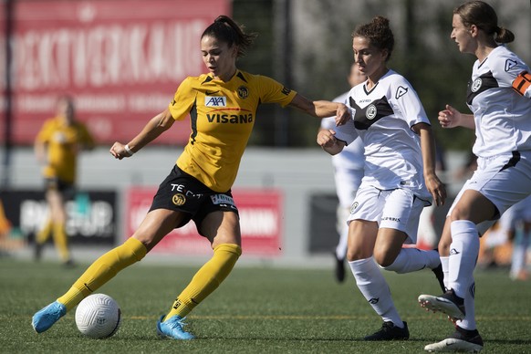 YBs Stefanie De Alem Da Eira, links, im Duell mit Luganos Alina Bytyqi, Mitte, und Sara Tonelli, im Fussball Meisterschaftsspiel der Women�s Super League zwischen dem BSC YB-Frauen und dem FC Lugano F ...