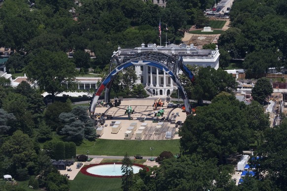 Equipment is seen being placed on the South Lawn of the White House, Thursday, May 28, 2026, in Washington for a future UFC mixed martial arts fight to be held on June 14 as part of America 250 celebr ...