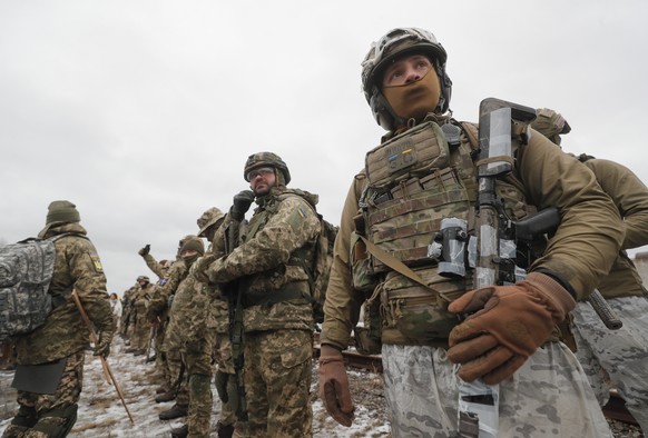 epa09716522 Ukrainian reservists attend a military exercise at a training ground near Kiev, Ukraine, 29 January 2022. According to a survey conducted by the Kiev International Institute of Sociology ( ...