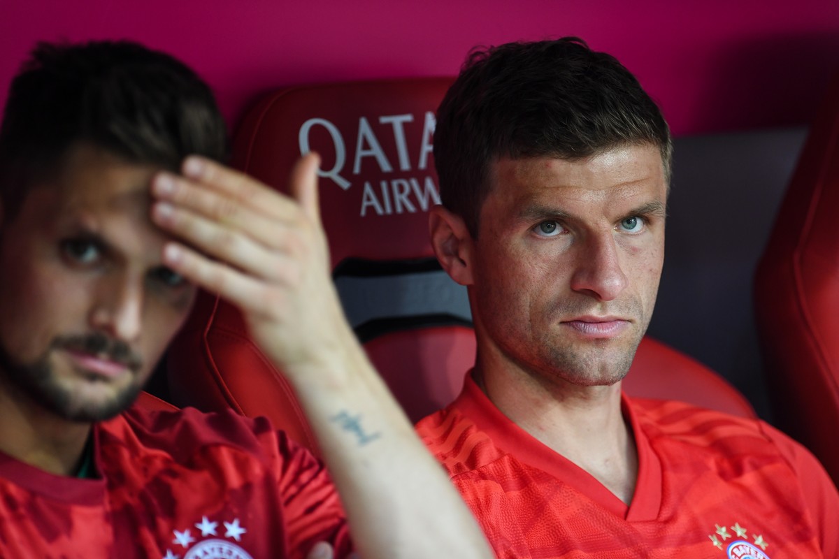 epa07807057 Munich's Thomas Mueller sits on the bench prior to the German Bundesliga soccer match between FC Bayern Munich and FSV Mainz 05 at Allianz Arena in Munich, Germany, 31 August 2019. EP ...