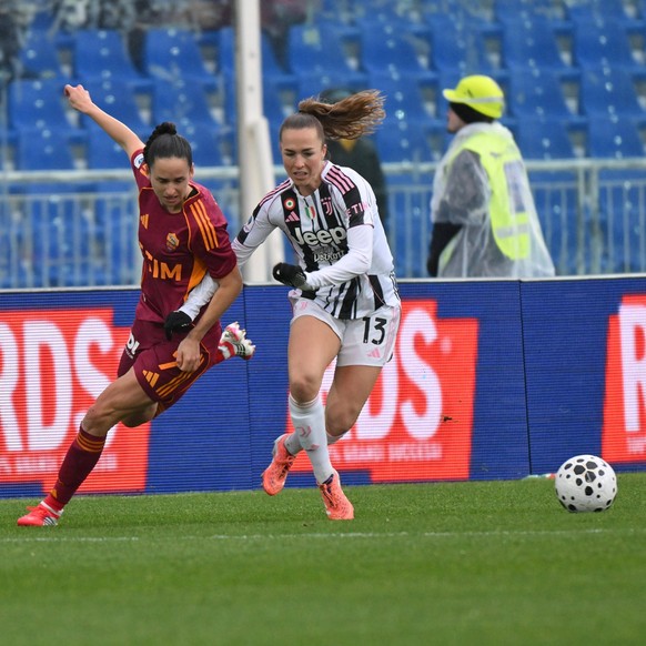 Viens ROma e Walti Juventus durante la partita di Supercoppa Woman Juventus e Roma allo stadio Giovanni Cornacchia di Pescara, Italia - Domenica 11 Gennaio 2026. - Calcio. Foto di Fabio Urbini/Lapress ...