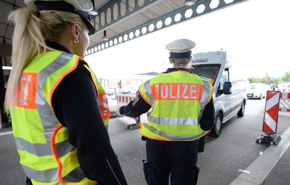 Deutsche Polizei am Grenzübergang in Weil am Rhein.