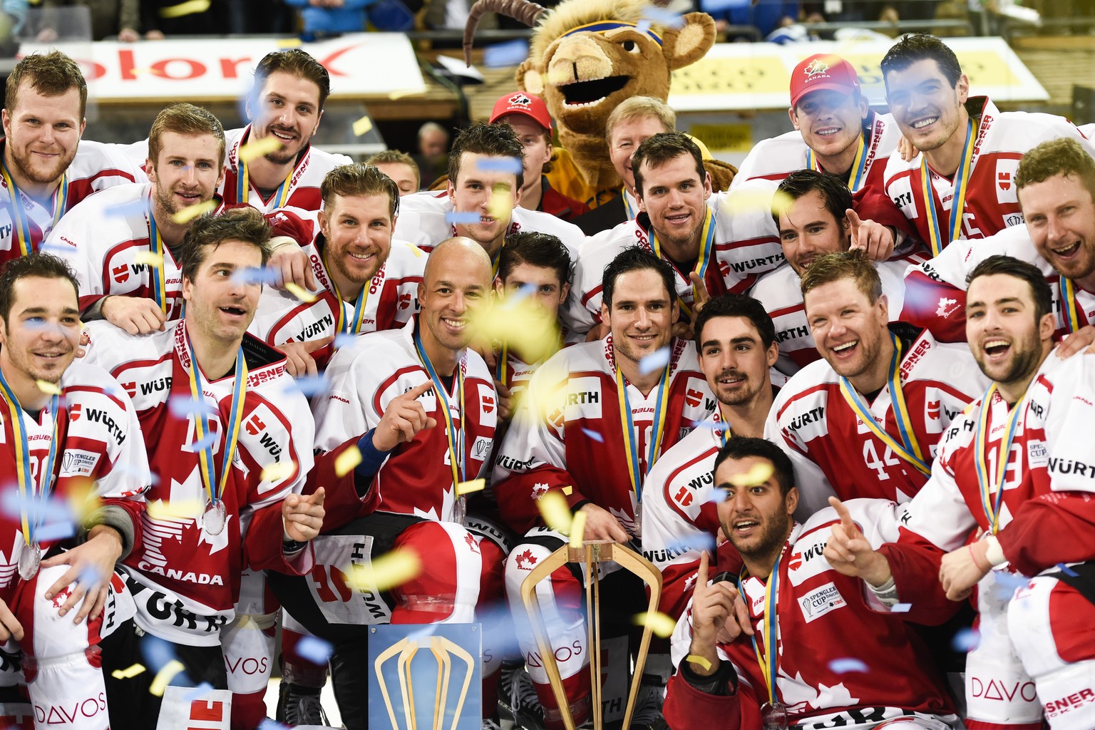 Das Team Canada feiert den 13. Spengler-Cup-Titel.&nbsp;