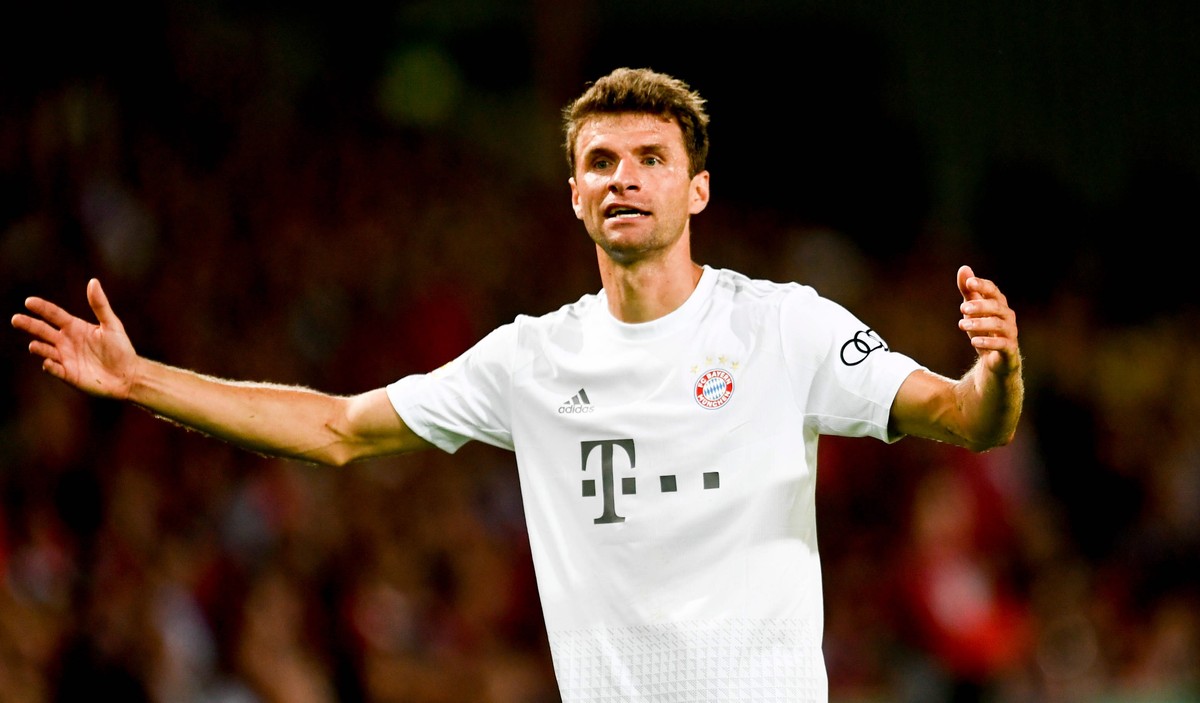 epa07770454 Bayern's Thomas Mueller reacts during the German DFB Cup first round soccer match between FC Energie Cottbus and FC Bayern Munich in Cottbus, Germany, 12 August 2019. EPA/FILIP SINGER ...