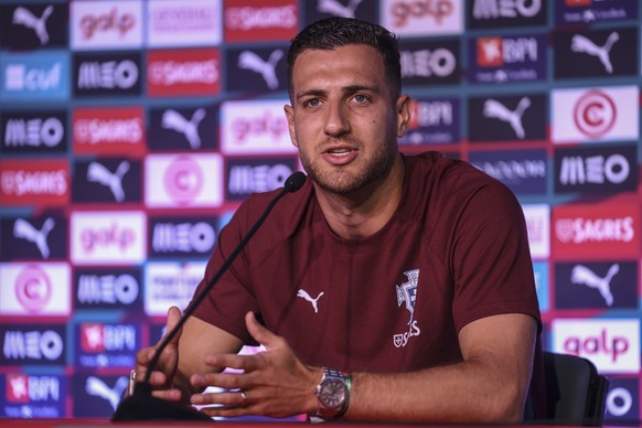 epa13051762 Portugal's national soccer team player Diogo Dalot attends a press conference, in Palm Beach, Florida, USA, 20 June 2026. EPA/MIGUEL A. LOPES