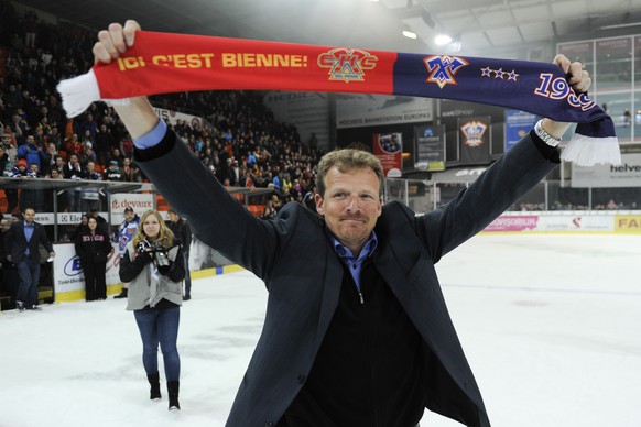 Biel coach Kevin Schlaepfer cheers after winning the fifth NLA/NLB relegation league qualifier between EHC Biel and EHC Visp on Saturday, April 19, 2014, in...