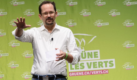 Balthasar Glaettli, Parteipraesident Gruene Schweiz und Nationalrat ZH, spricht an der Delegiertenversammlung der Gruene Schweiz, am Samstag, 13. November 2021, in BERN. (KEYSTONE/Anthony Anex)