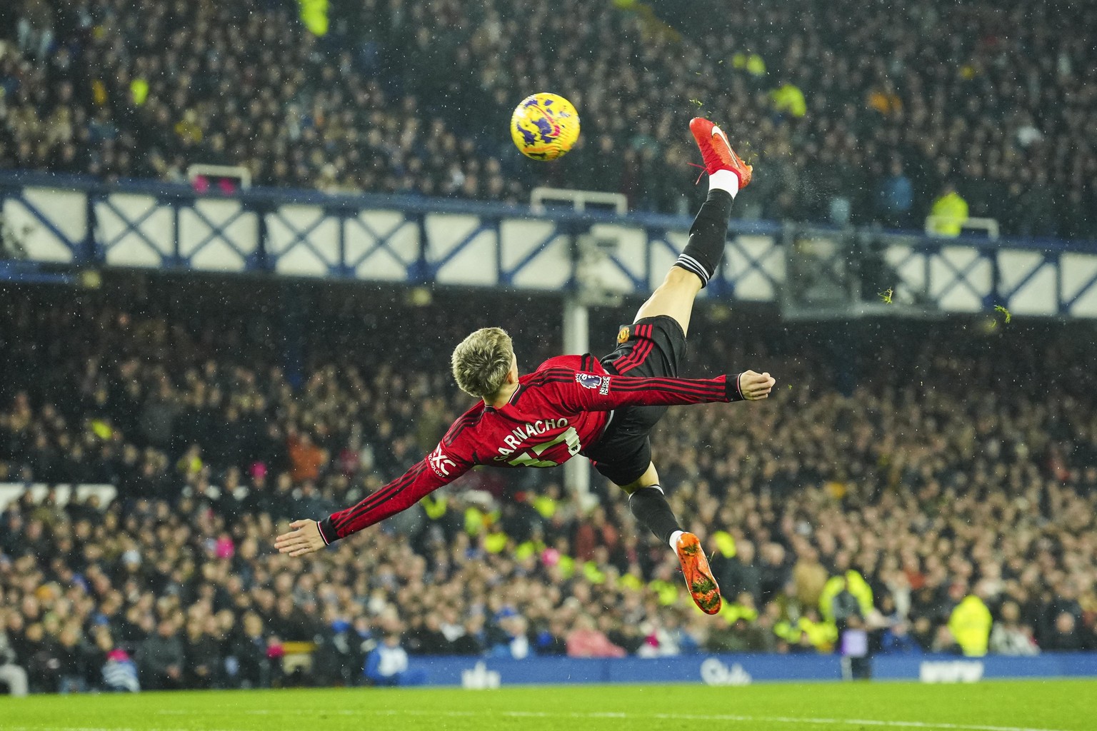 Manchester United&#039;s Alejandro Garnacho scores his side&#039;s first goal during the English Premier League soccer match between Everton and Manchester United, at Goodison Park Stadium, in Liverpo ...