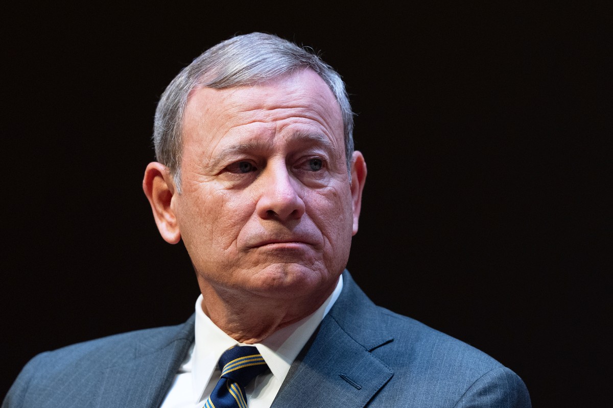 FILE - John Roberts, Chief Justice of the U.S. Supreme Court, speaks during lecture to the Georgetown Law School graduating class of 2025, in Washington, May 12, 2025. (AP Photo/Manuel Balce Ceneta, F ...