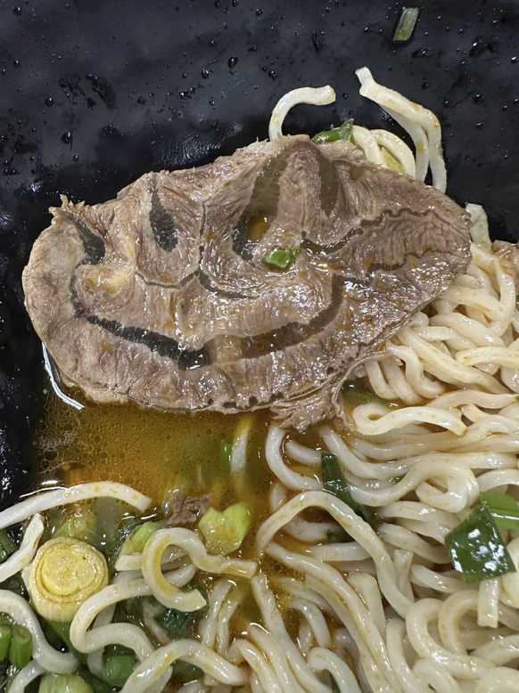 Pareidolie: dinge mit Gesicht