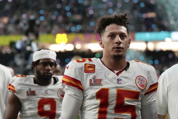 Kansas City Chiefs quarterback Patrick Mahomes (15) and wide receiver JuJu Smith- Schuster (9) walk off the field after a loss to the Philadelphia Eagles during the NFL Super Bowl 59 football game, Su ...