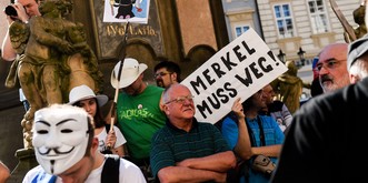 Angela Merkel gegen die dreckigen Vier
