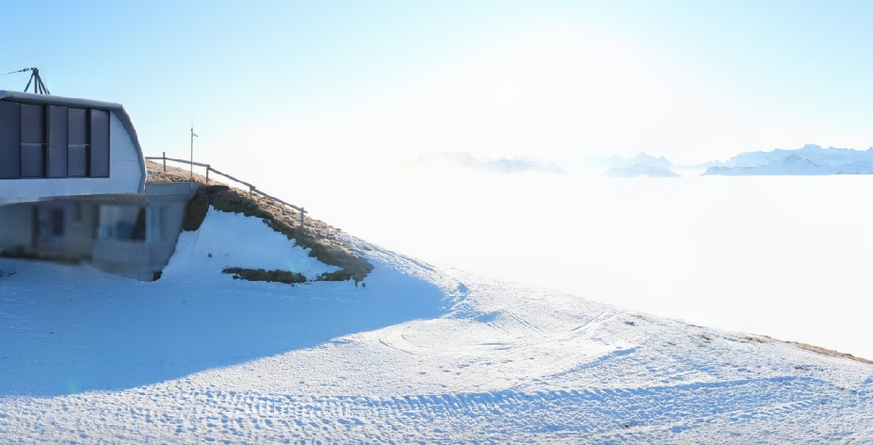 Der Leistkamm, 2101 Meter über Meer, bei Flums SG liegt am Mittwochmorgen in der Sonne.