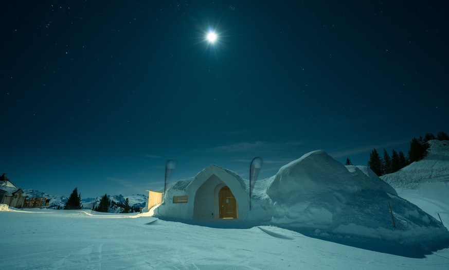 Iglu Dorf Gstaad Saanerslochgrat Rauszeit weihnachtliche Erlebnisse