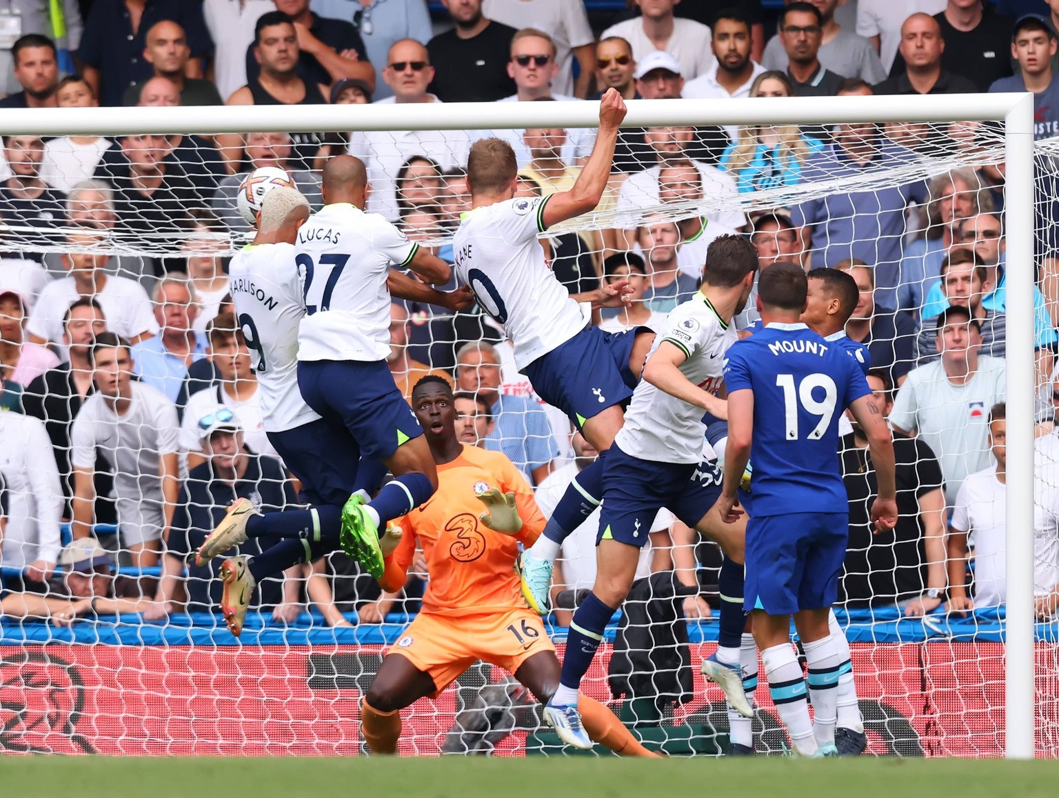 IMAGO / Action Plus

14th August 2022; Stamford Bridge, Chelsea, London, England: Premier League football, Chelsea versus Tottenham: Harry Kane of Tottenham Hotspur scores in injury time for 2-2 PUBLI ...