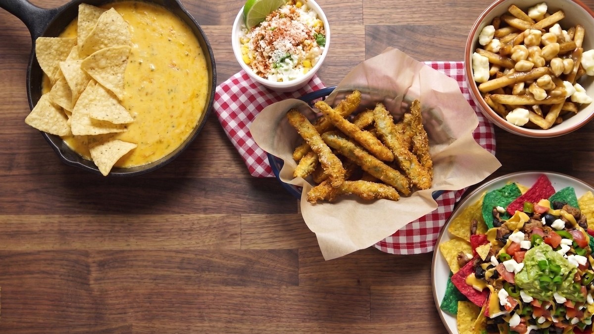 Ob-Poutine-Fried-Pickles-oder-Elote-en-vaso-wir-haben-die-passenden-Snacks-zum-WM-Final