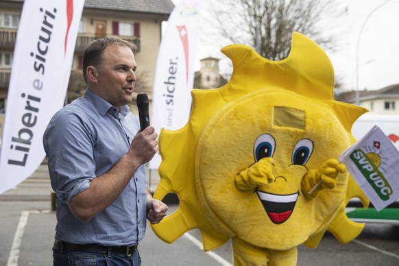 Nationalrat Marcel Dettling vom SVP-Wahlkampfteam Deutschschweiz, spricht beim Wahlkampfauftakt der SVP, am Freitag, 1. Maerz 2019 in Aarwangen. (KEYSTONE/Peter Klaunzer)