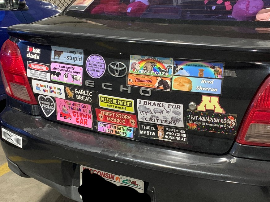 Bumper stickers from HELL. 
Autoufkleber der HÖLLE

https://www.reddit.com/media?url=https%3A%2F%2Fi.redd.it%2Ftm41vfhzqt0d1.jpeg