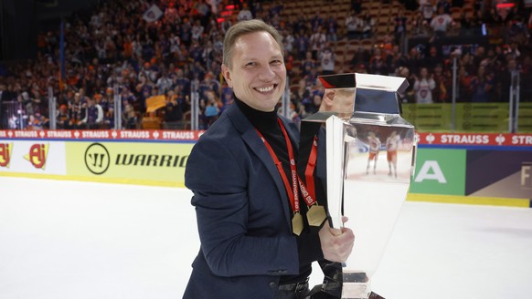 epa10475778 Tappara&#039;s head coach Jussi Tapola pose with the trophy after winning the Champions Hockey League final ice hockey match between Lulea Hockey and Tappara Tampere, in Lulea, Sweden, 18  ...