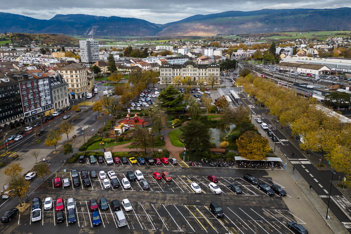 Une vue aerienne de la Place d'Armes lors d'une conference de presse de la Municipalite d'Yverdon sur le projet de parking de la Place d'Armes pres de la gare le mercredi 16 novemb ...