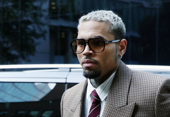 epa12231118 US singer Chris Brown arrives for a hearing at Southwark Crown Court in London, Britain, 11 July 2025. The R&amp;B singer is in court over an alleged bottle attack and causing grievous bod ...