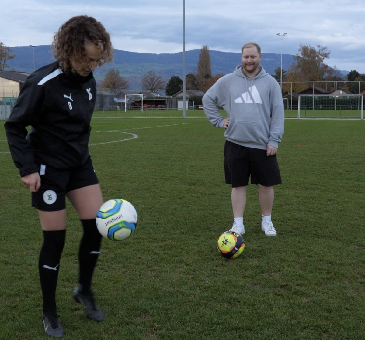 Le défi foot : Yoann vs Elisa