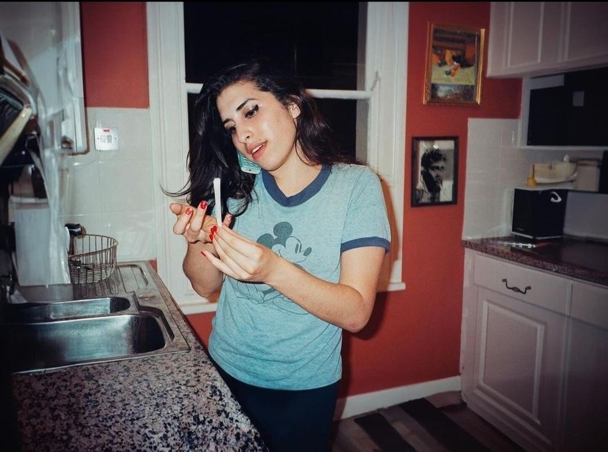 Amy, en 2002, avant que le succès et les déboires qui lui brûlent les ailes.