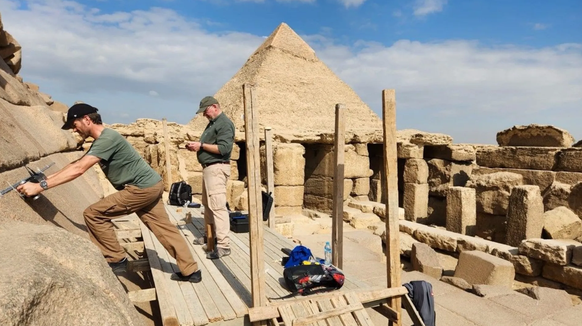 Forscher des «ScanPyramids Project» ergründen, was sich unter dne Granitblöcken der Menkaure-Pyramide verbirgt