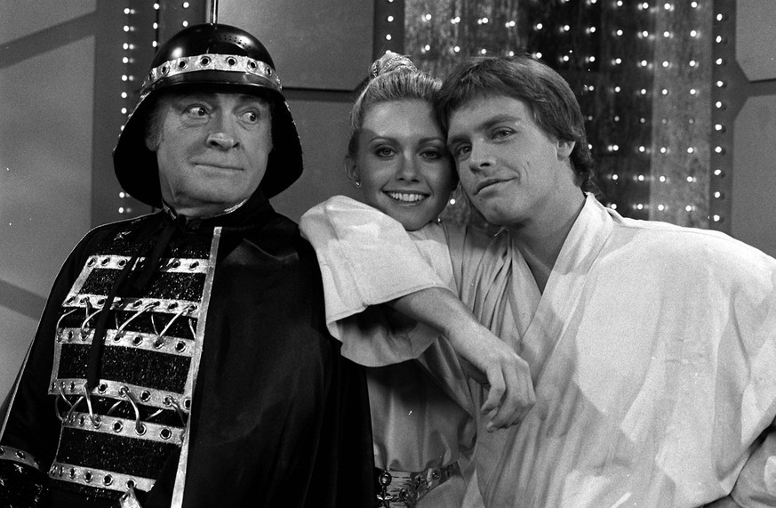 Jan. 1, 2011 - 63917: BOB HOPE CHRISTMAS SPECIAL 12/19/77.BOB HOPE, OLIVIA NEWTON JOHN AND MARK HAMILL DO A SPOOF ON STAR WARS .NBC/ 1977 - ZUMAg49_