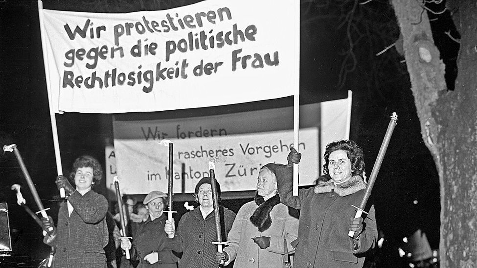 Fackelmarsch am 1. Februar 1969 in Zürich zum Gedenken an die zehn Jahre zuvor verlorene Abstimmung zur Einführung des Frauenstimmrechts. 