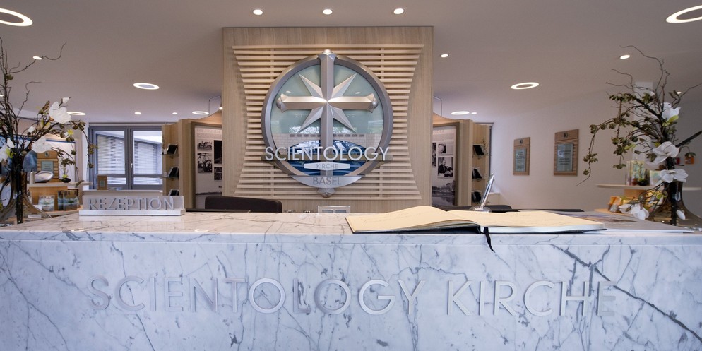Der Empfangsbereich der Scientology-Kirche in Basel.