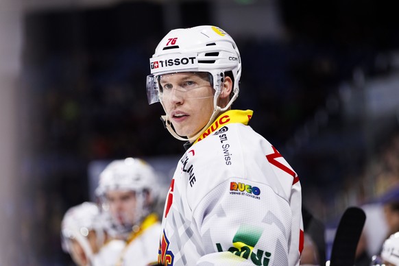 EHC Biel Stuermer Jere Sallinen waehrend dem Qualifikationsspiel der Eishockey-Meisterschaft der National League zwischen den Teams EHC Kloten und EHC Biel-Bienne am Sonntag, 1. Februar 2026, in Klote ...
