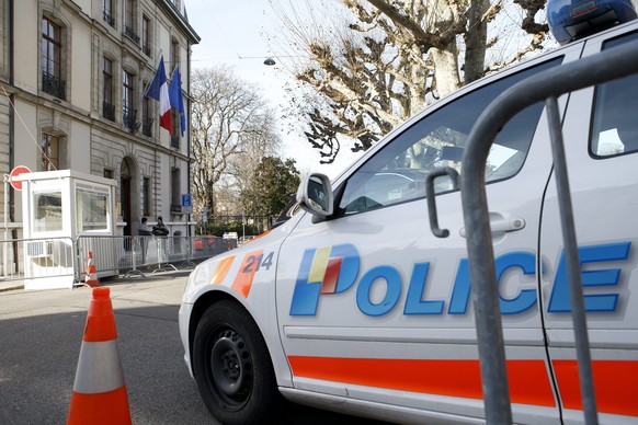 epa05065023 Swiss police controls the area in front of the consulate of France, due to a high level of alert, in Geneva, Switzerland, 11 December 2015. Geneva authorities raised the threat level on 11 ...