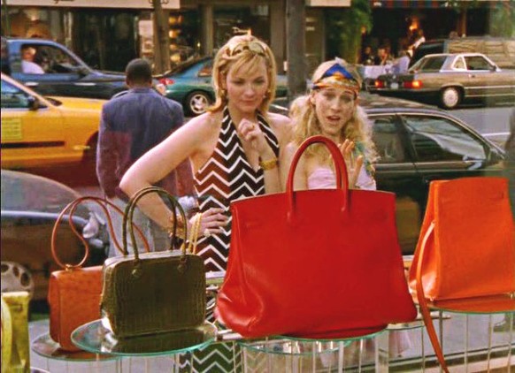 DAS Statussymbol für die Dame der Park Avenue: Die Birkin-Tasche. Schon Samantha Jones sagt in «Sex And The City» zu ihrer Freundin Carrie, als sie die Birkin im Schaufenster erblickt: «Das ist keine  ...